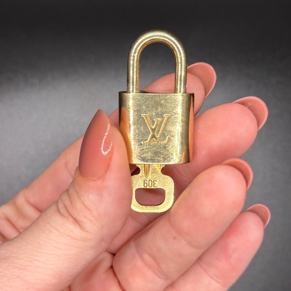 Louis Vuitton Lock & Key #309 - Great Condition - Picture 1 of 3